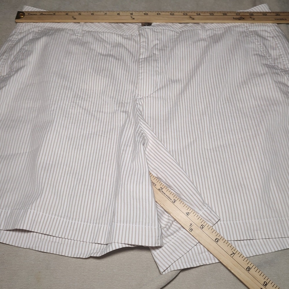 Croft & Barrow Womens Tan White Pinstripe Chino Shorts Size 18 Preppy Summer